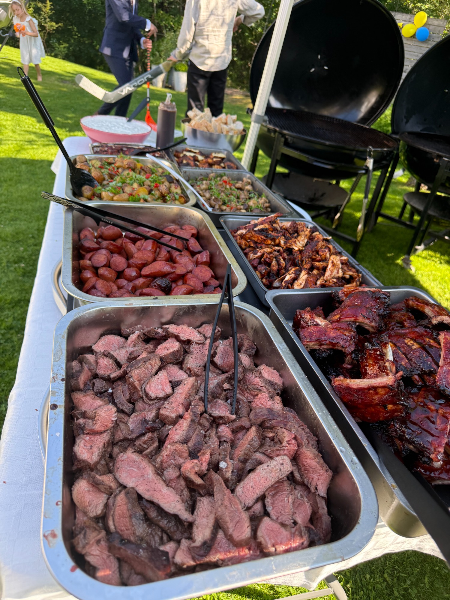 Serverad BBQ-buffé på event